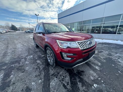 Used 2017 Ford Explorer Platinum image 1