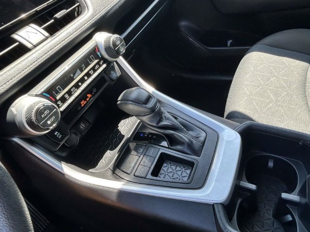 Used 2025 Toyota RAV4 XLE FWD image 18