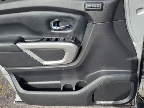 Used 2017 Nissan Titan PRO-4X w/ Pro-4x Convenience Package image 21