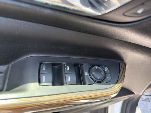 Used 2018 GMC Acadia SLE FWD image 19