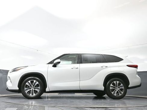 Used 2023 Toyota Highlander XLE FWD image 54