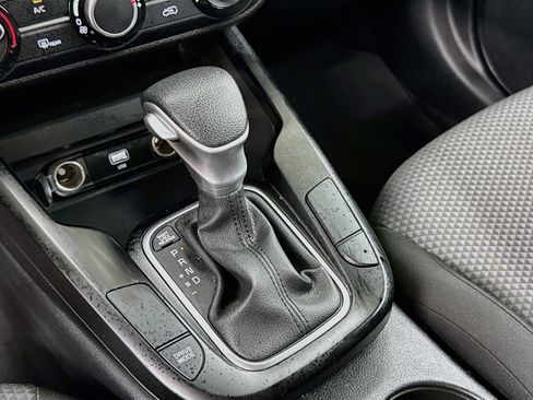 Used 2025 Kia Soul LX w/ LX Technology Package FWD image 24