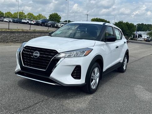 New 2025 Nissan Kicks Play S image 8