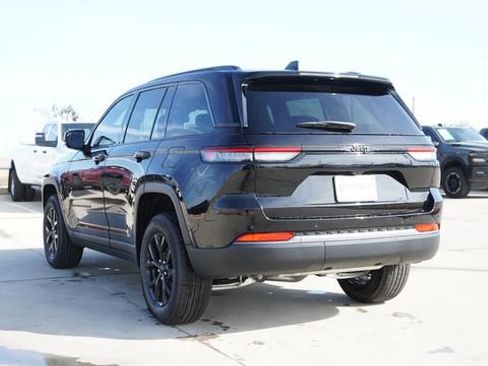 New 2026 Jeep Grand Cherokee Altitude image 7