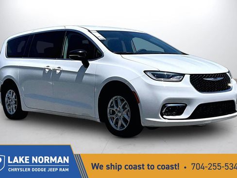 Used 2024 Chrysler Pacifica Touring-L FWD image 1