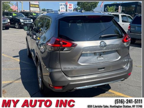 Used 2018 Nissan Rogue SV AWD/4WD image 7