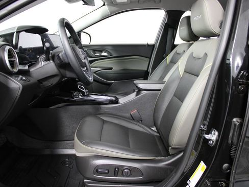 Used 2026 Chevrolet Trax ACTIV FWD image 8