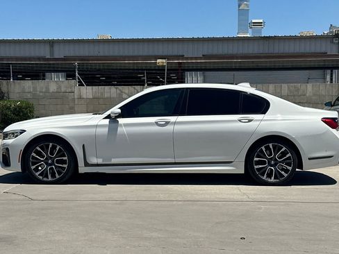Used 2022 BMW 740i w/ M Sport Package RWD image 6