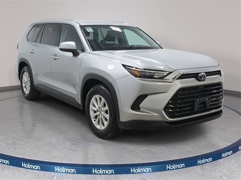 Used 2025 Toyota Grand Highlander AWD image 3