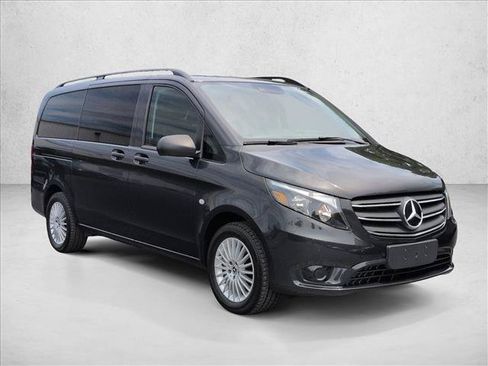 Used 2023 Mercedes-Benz Metris Passenger image 3