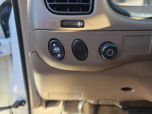 Used 2001 Toyota Sequoia SR5 image 41