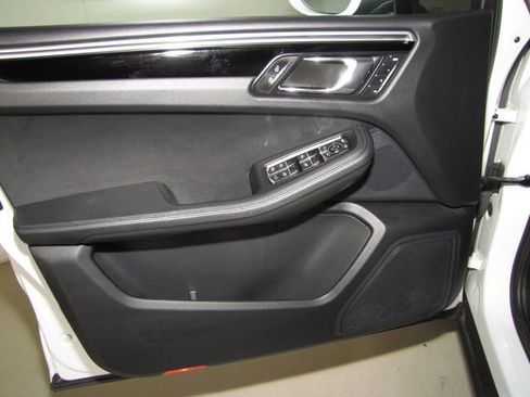Used 2021 Porsche Macan AWD/4WD image 11