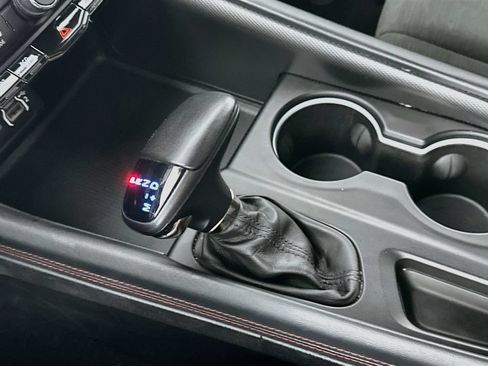 Used 2025 Dodge Durango GT RWD image 16