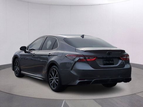 Used 2021 Toyota Camry SE w/ Convenience Package FWD image 3