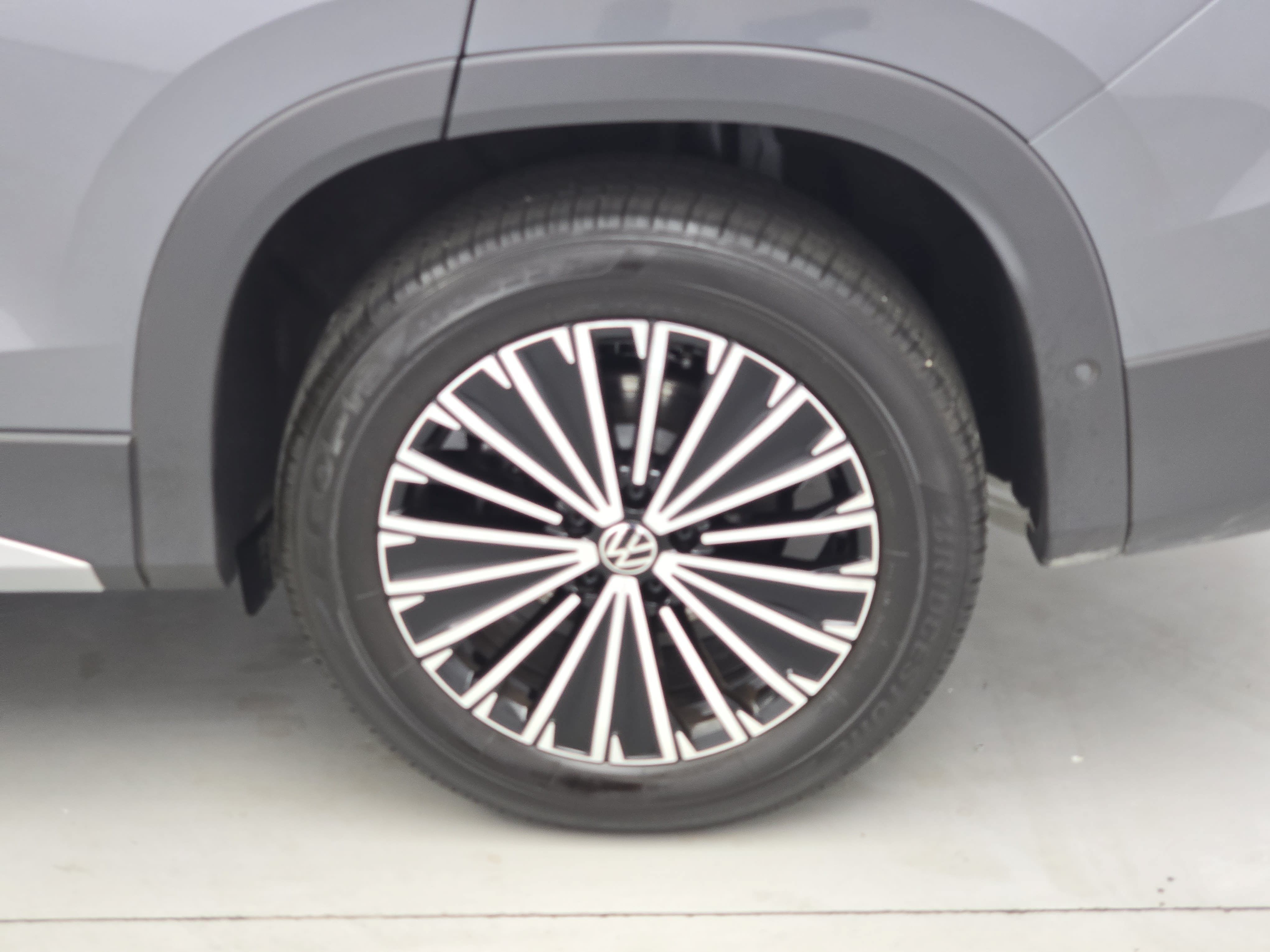 Used 2025 Volkswagen Tiguan S w/ 18" Wheel Package AWD/4WD image 32