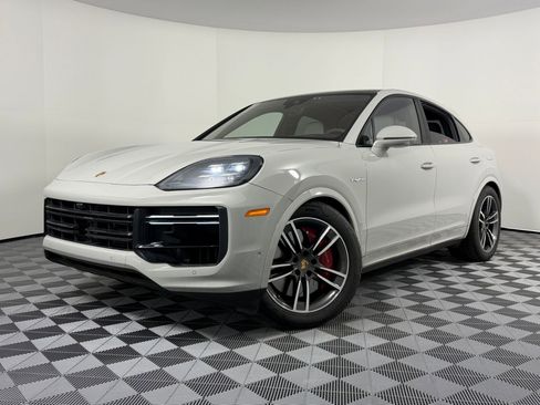 Certified 2024 Porsche Cayenne Turbo image 1