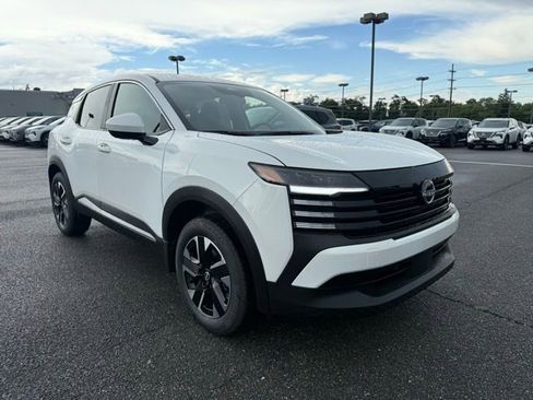 New 2025 Nissan Kicks SV image 1