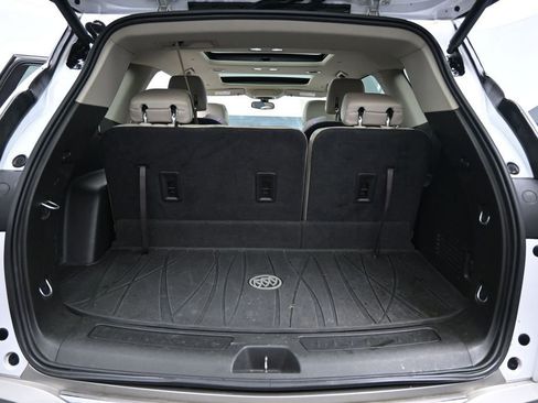Used 2018 Buick Enclave Essence AWD/4WD image 27