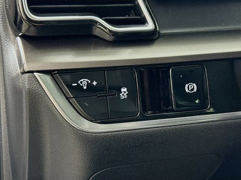 Certified 2025 Kia Sportage EX AWD/4WD image 12