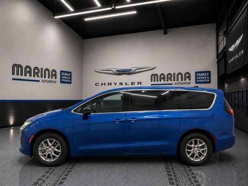 New 2027 Chrysler Pacifica Select FWD image 10