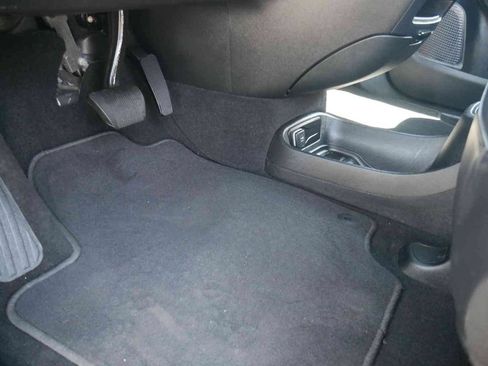 Certified 2024 Chrysler Pacifica Limited FWD image 29
