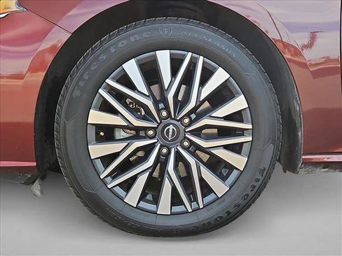 Used 2025 Nissan Altima 2.5 SV FWD image 23