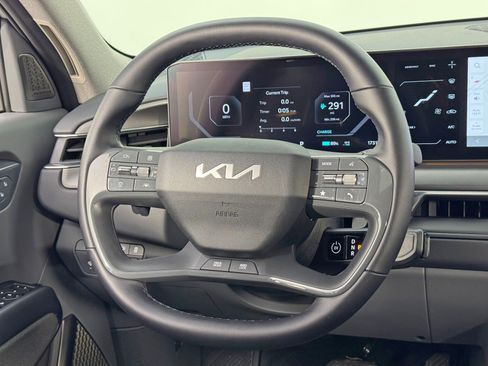 Used 2024 Kia EV9 Land image 22