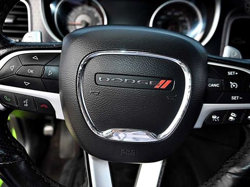 Used 2017 Dodge Charger R/T Scat Pack w/ Technology Group RWD image 29