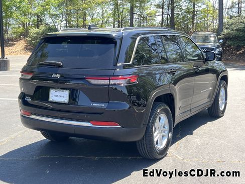 Used 2023 Jeep Grand Cherokee Laredo image 11