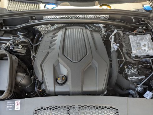 New 2026 Porsche Macan AWD/4WD image 30
