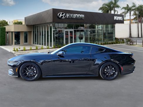 Used 2025 Ford Mustang Coupe image 6