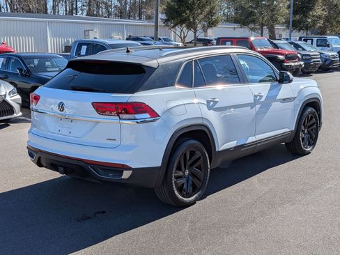 Used 2022 Volkswagen Atlas Cross Sport SE image 3