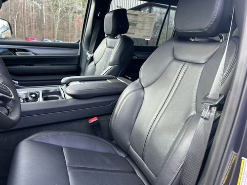 New 2025 Jeep Wagoneer L Series II w/ Premium Group I image 28