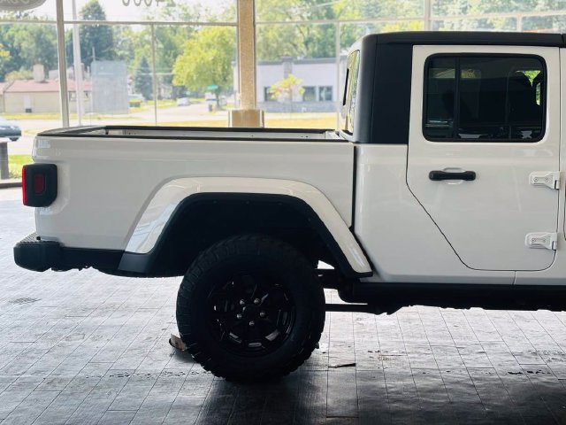 Used 2023 Jeep Gladiator Sport AWD/4WD image 7