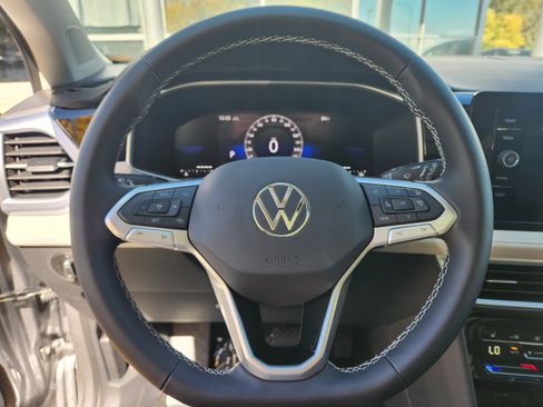 New 2025 Volkswagen Taos SE AWD/4WD image 10
