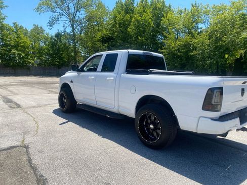 Used 2017 RAM 1500 Express w/ Express Value Package AWD/4WD image 3