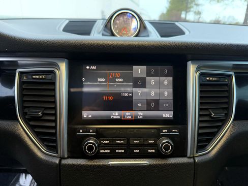 Used 2018 Porsche Macan image 30