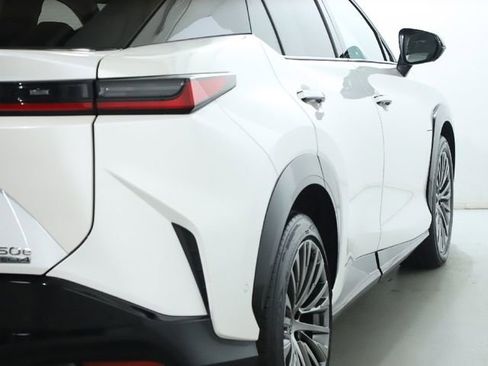 Used 2023 Lexus RZ 450e Premium w/ Accessory Package (2T) image 17