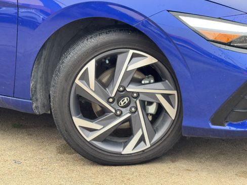 Used 2025 Hyundai Elantra Limited image 3