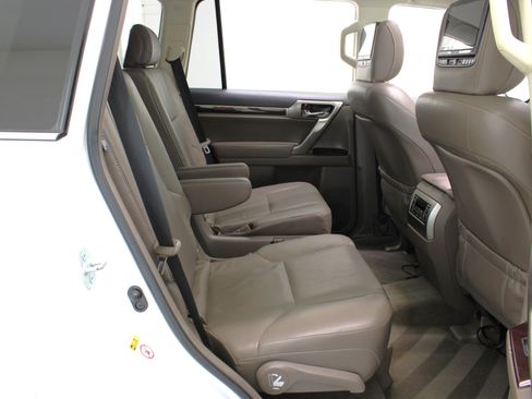 Used 2017 Lexus GX 460 Premium image 45