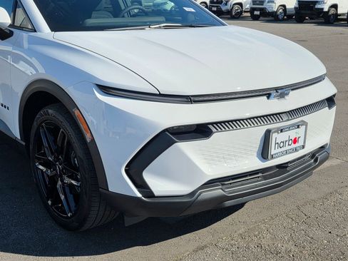 New 2026 Chevrolet Equinox EV LT w/ LPO, Blackout Package image 9