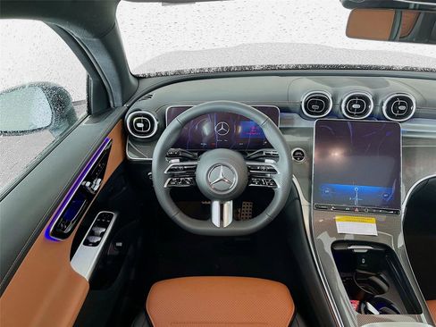 Used 2025 Mercedes-Benz GLC 300 4MATIC image 19