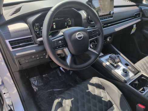 New 2026 Nissan Rogue Platinum AWD/4WD image 2