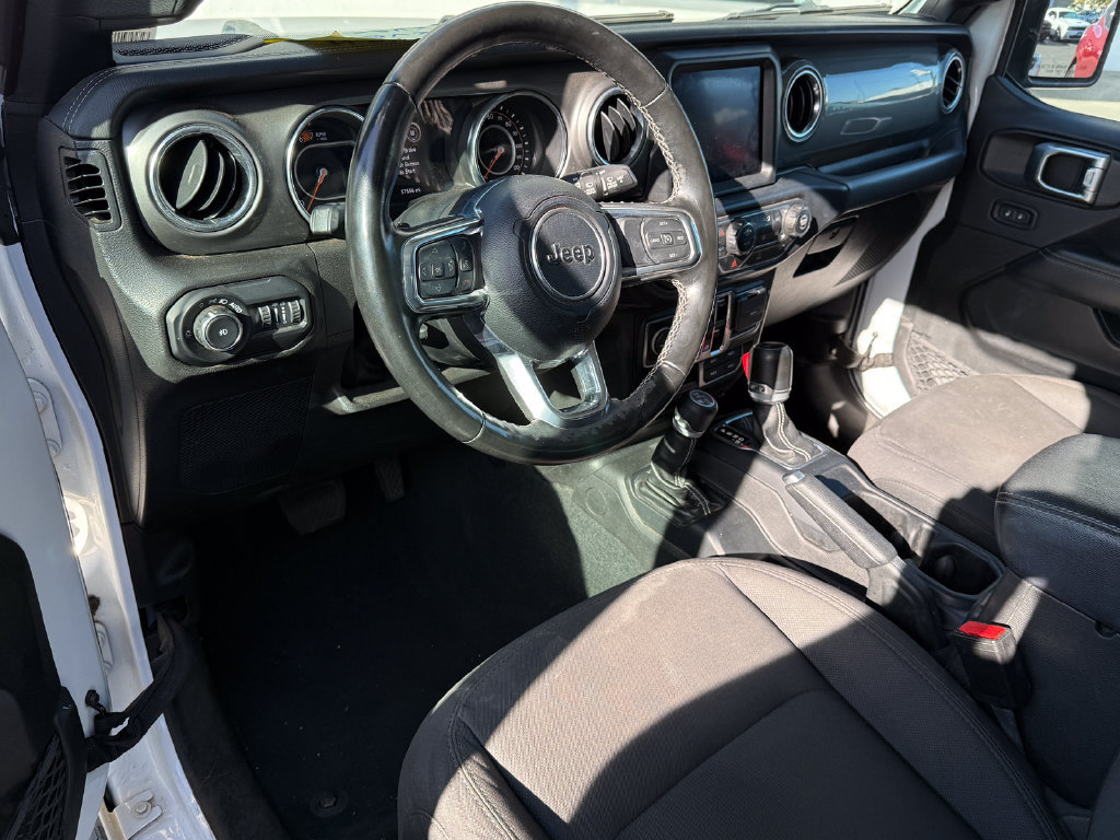 Used 2022 Jeep Wrangler Unlimited Sahara w/ Cold Weather Group AWD/4WD image 3