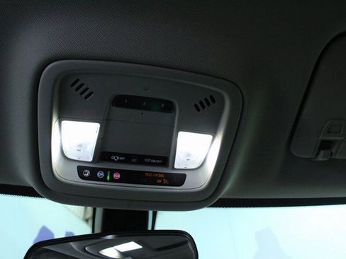 Used 2020 Chevrolet Traverse LT image 19