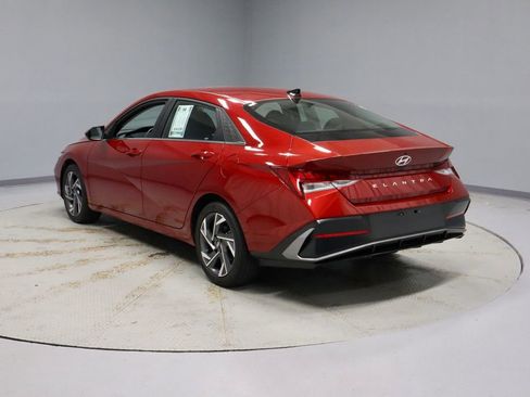 Certified 2025 Hyundai Elantra SEL FWD image 8