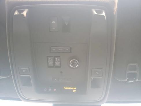 Used 2018 Cadillac Escalade Platinum AWD/4WD image 21