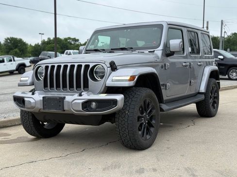 Used 2021 Jeep Wrangler Unlimited Sahara AWD/4WD image 2