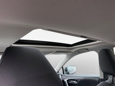 Used 2022 Toyota RAV4 XLE w/ Convenience Package image 23