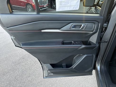 Used 2025 Ford Explorer ST image 17